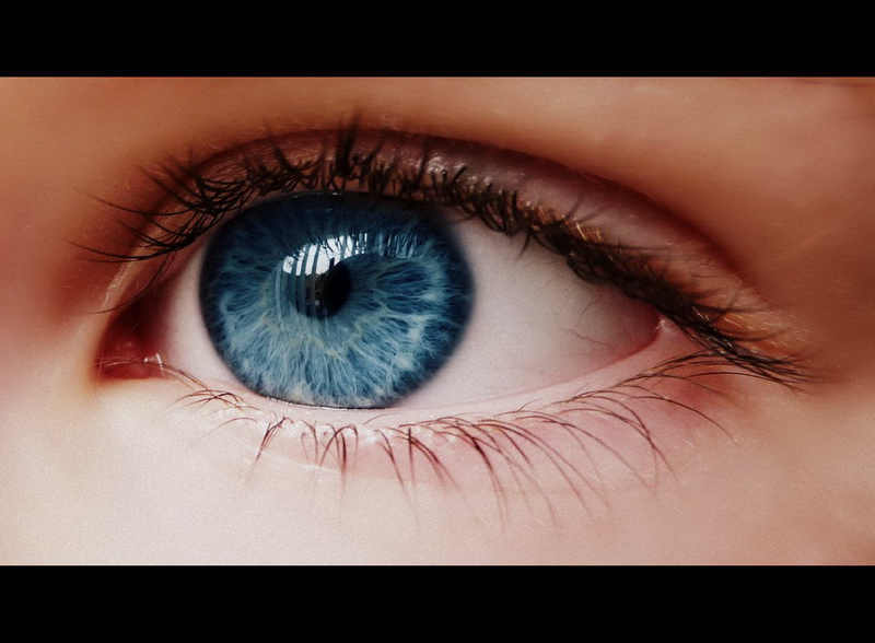 چشم آبی ها